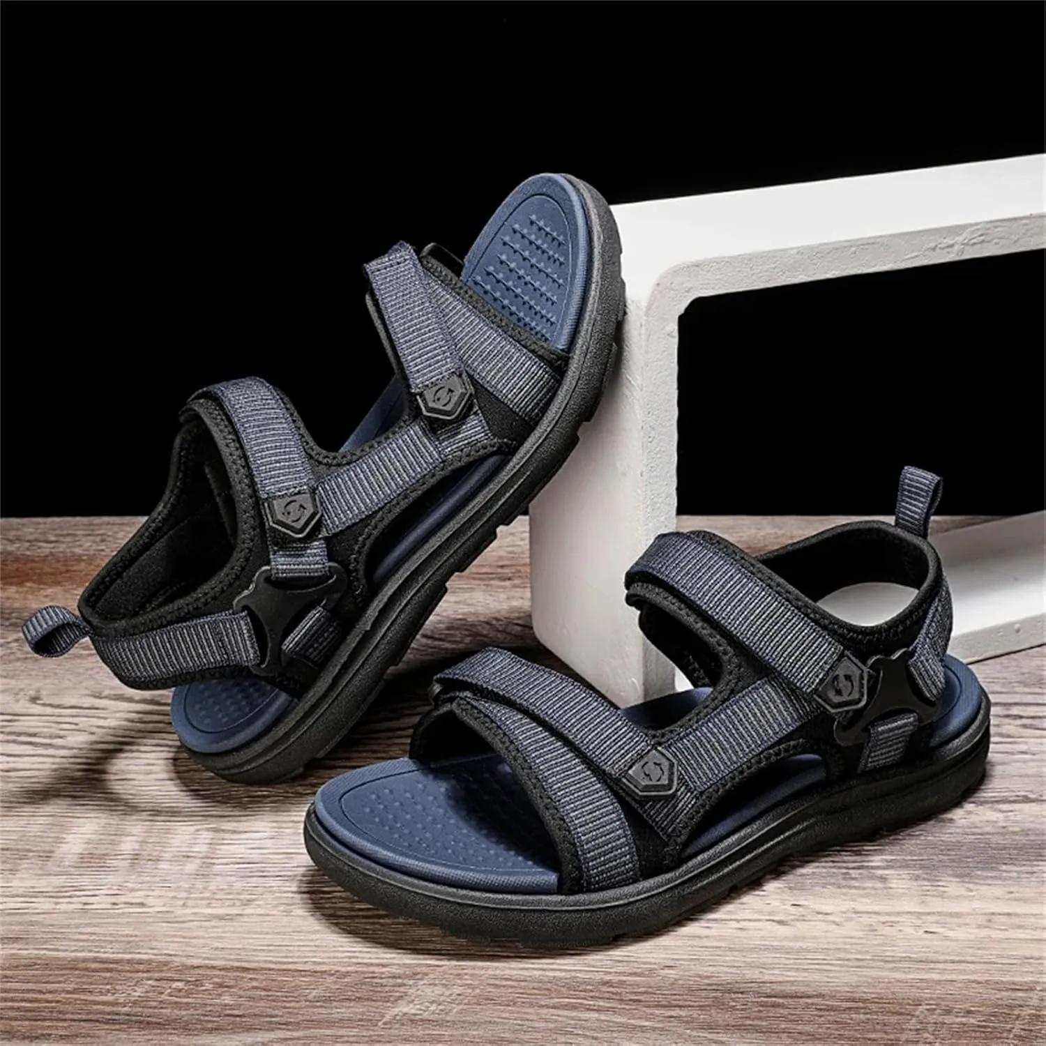 Men's Leisure Sandals - Lightweight Beach Shoes for Outdoor Activities